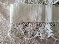 画像3: フランスヴィンテージ　花の透かし白糸刺繍　端切れ 2枚 (3)