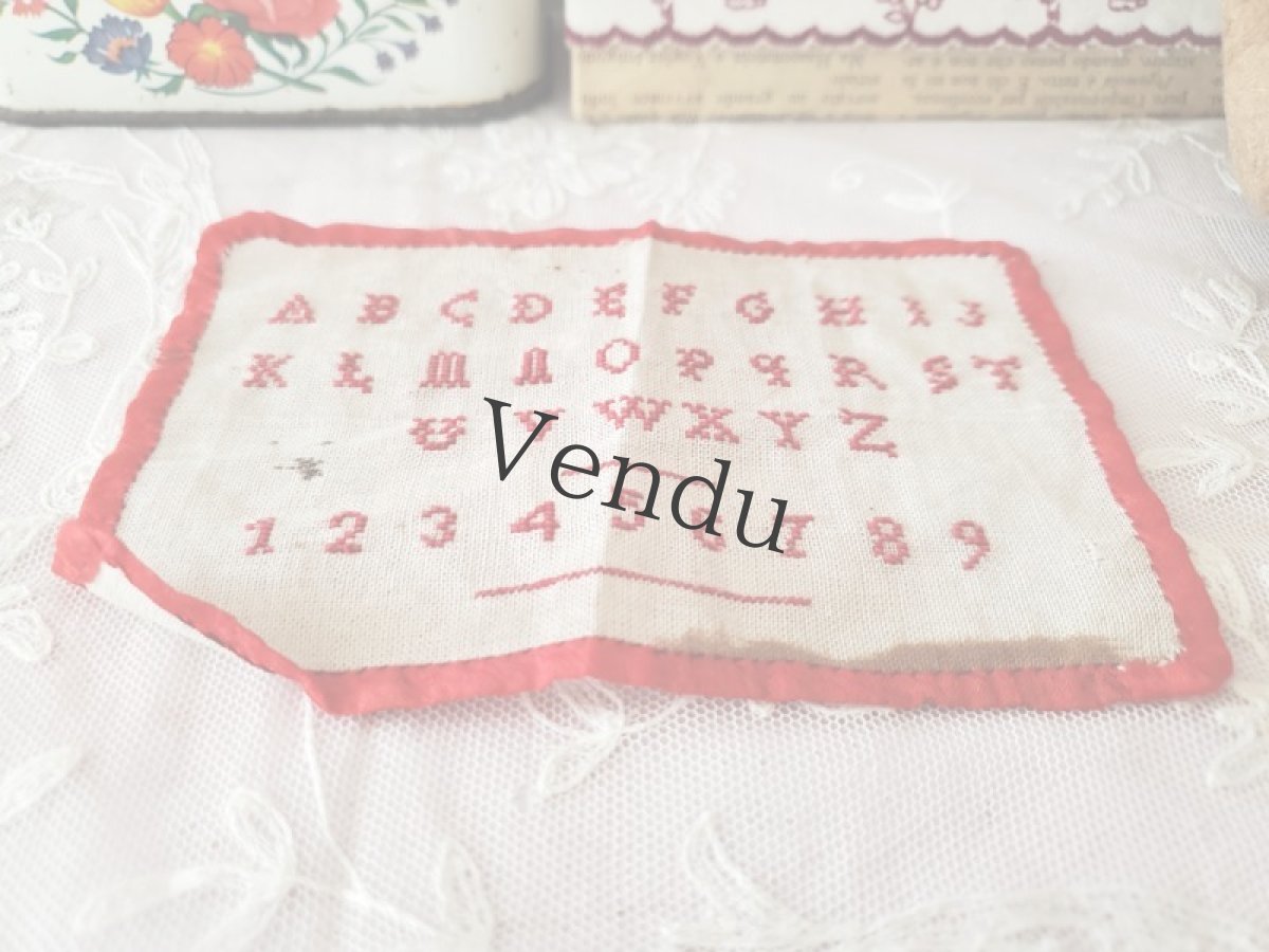 画像2: フランスアンティーク　小さなクロスステッチサンプラー (2)