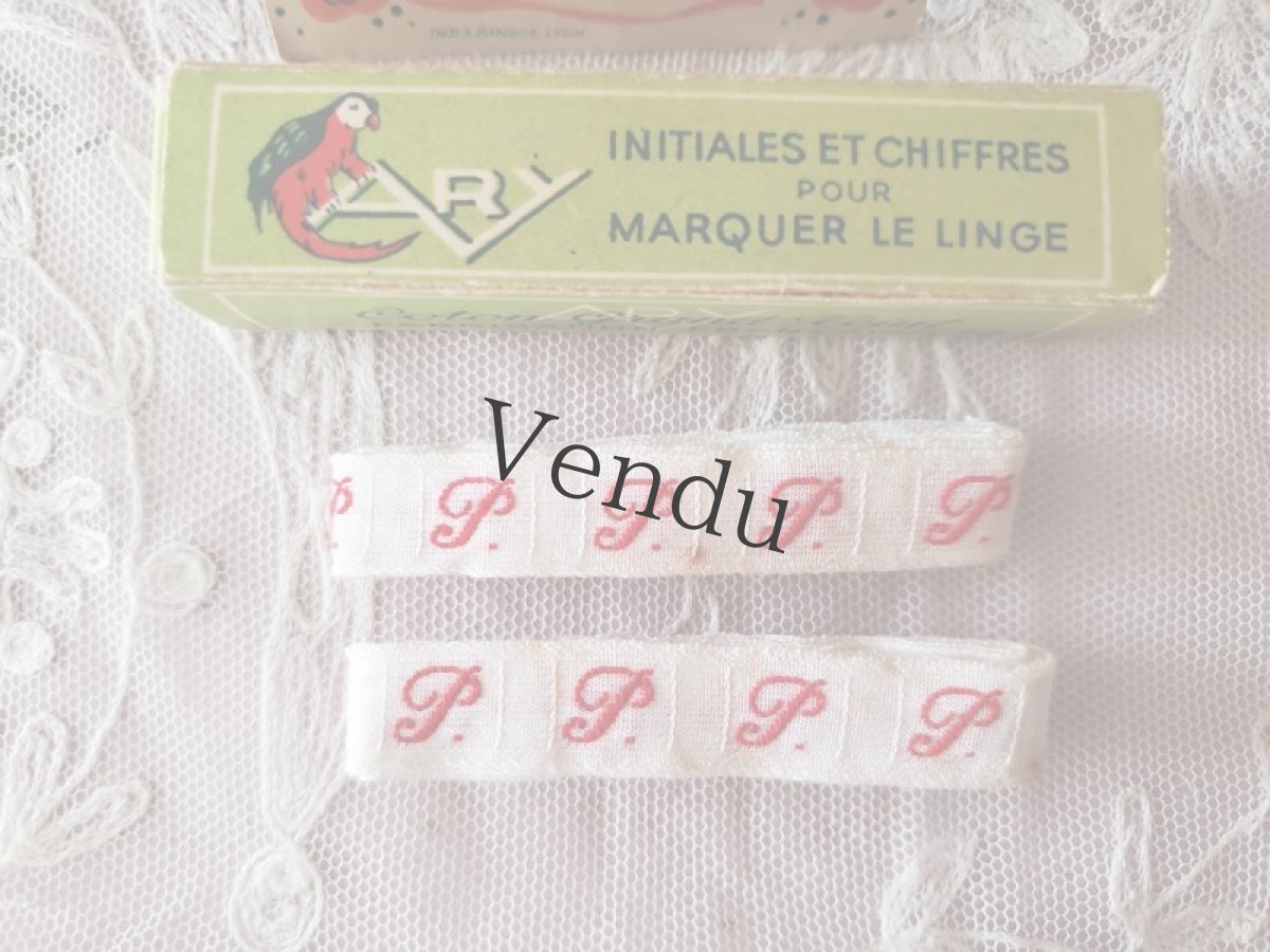 画像2: フランスアンティーク　イニシャルテープリボン　箱入り2本組み 《P》 (2)