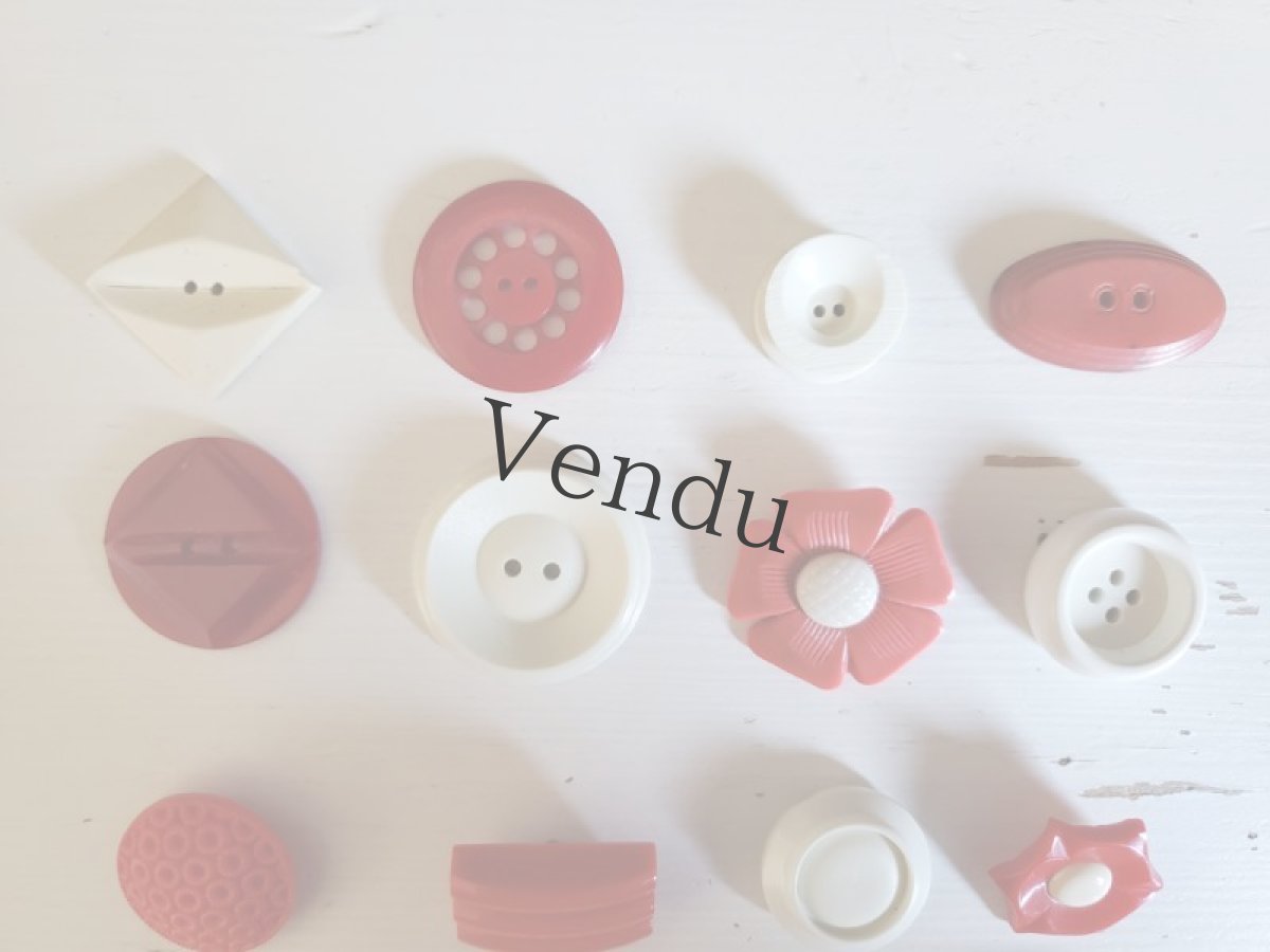 画像2: フランス 1920-50年 赤白ボタンアソート16個 (2)