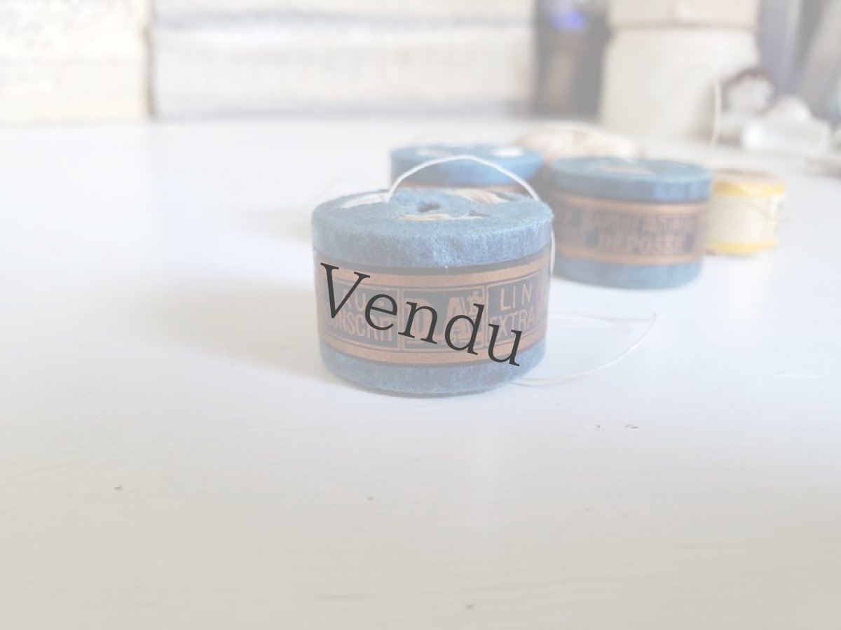 画像2: フランスアンティーク　AU CONSCRIT 小さな紙製カプセル型の糸玉 リネン 150 (2)