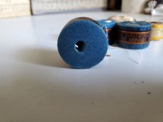 画像4: フランスアンティーク　AU CONSCRIT 小さな紙製カプセル型の糸玉 リネン 150 (4)