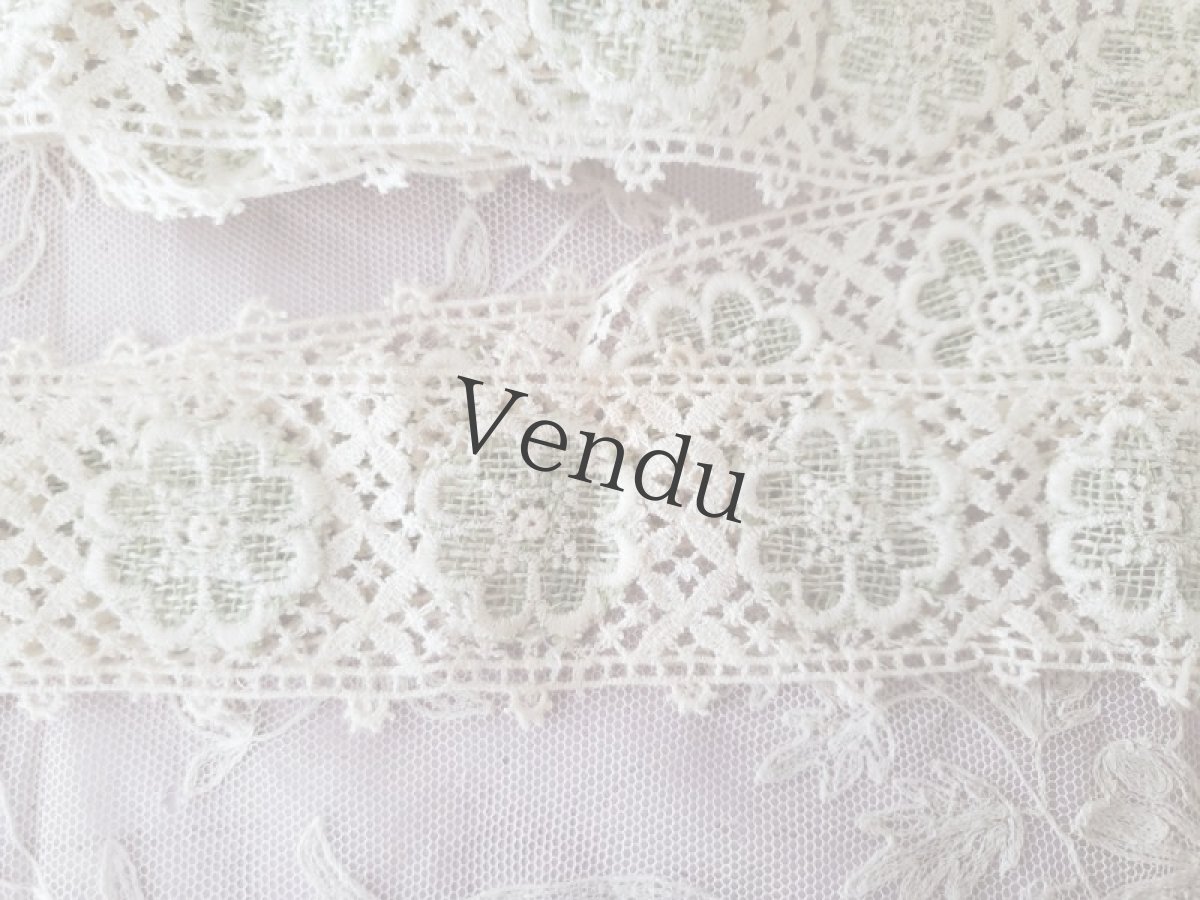 画像2: フランスヴィンテージ　ペールグリーンのお花レースブレード 202cm (2)