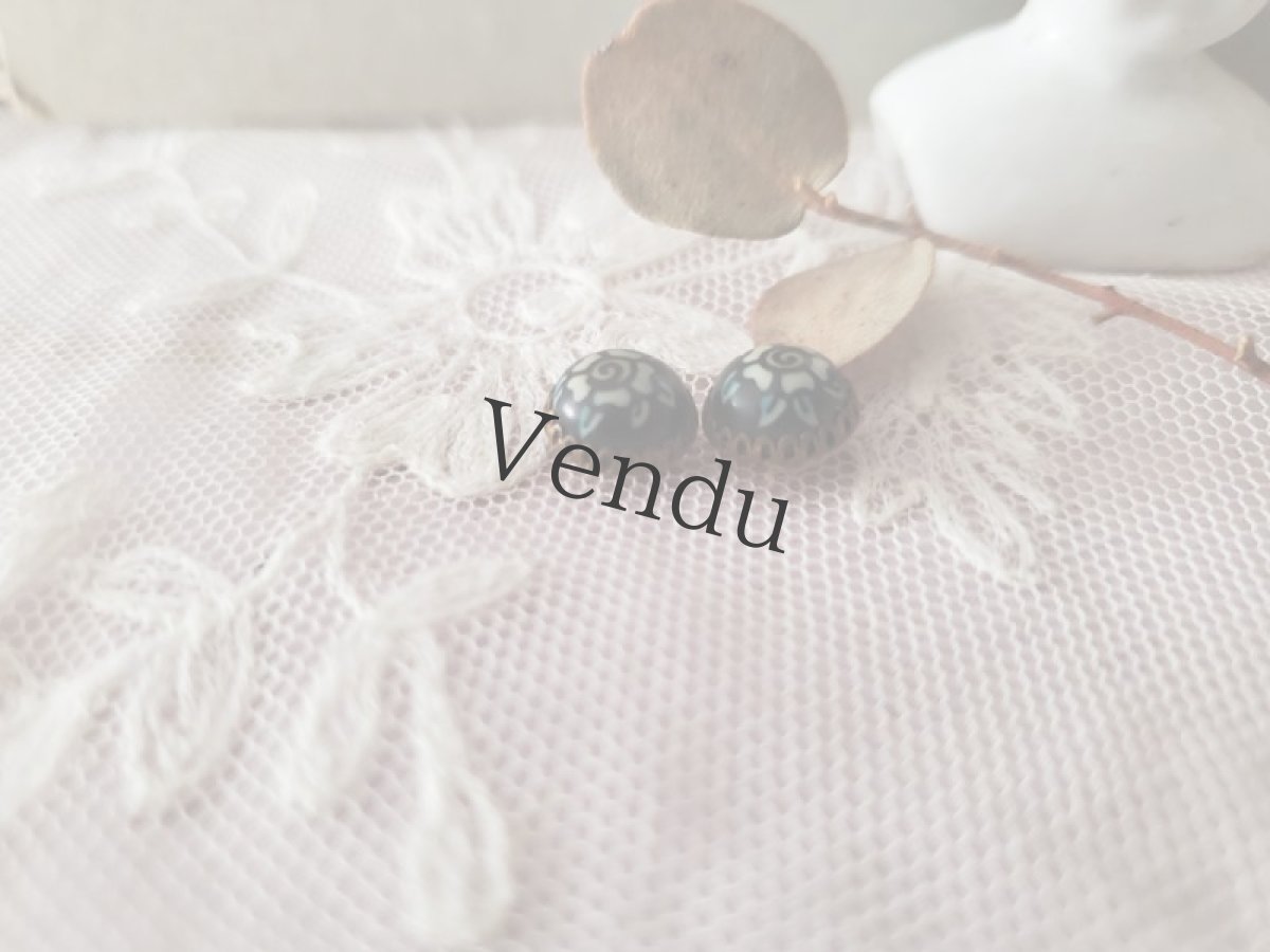 画像2: フランスアンティーク 極小樹脂ボタン ばら 9mm　2個セット (2)