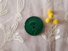 画像3: フランスヴィンテージ　深い緑色のお花ボタン 22mm (3)