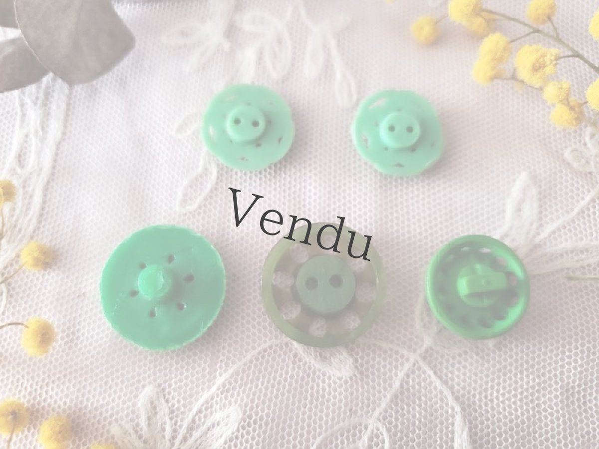 画像4: フランスヴィンテージ　緑色のボタン アソート5個 (4)