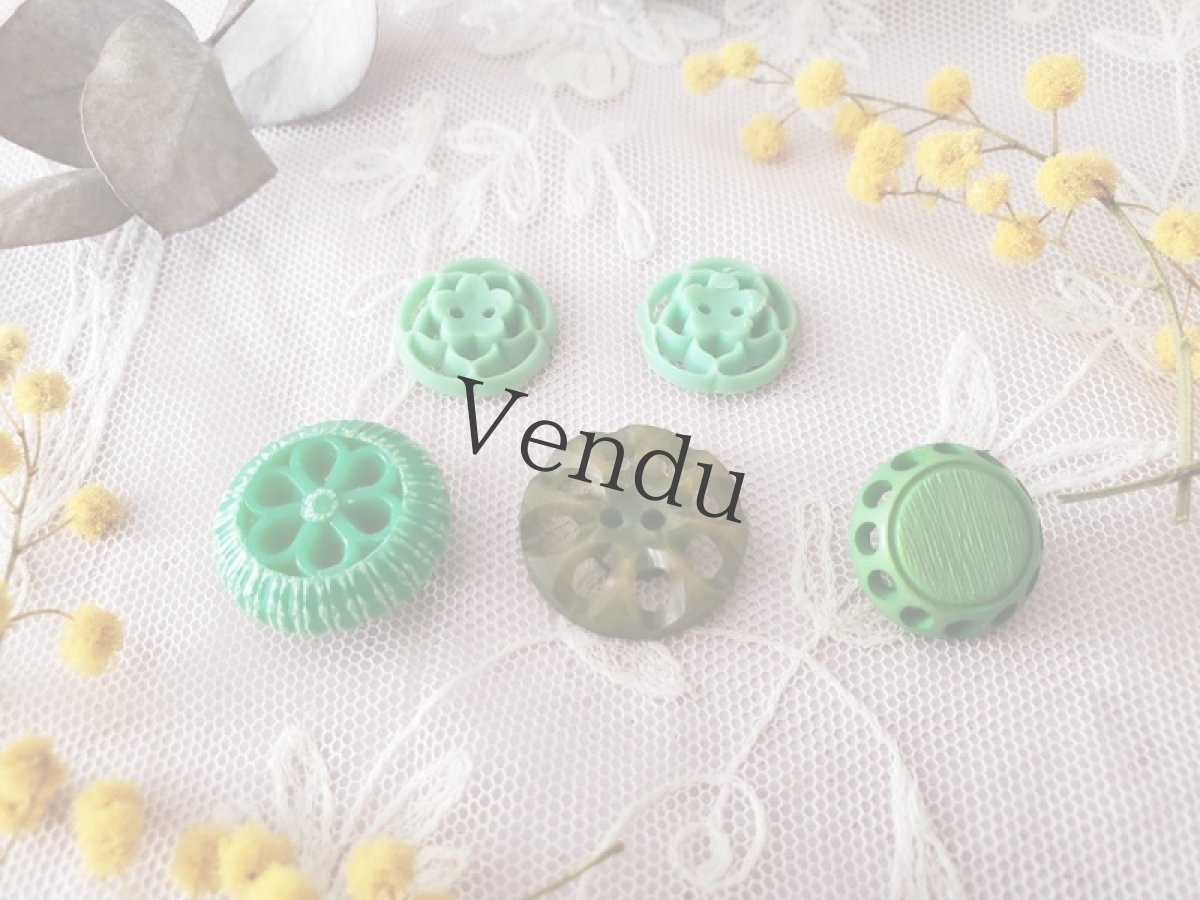 画像2: フランスヴィンテージ　緑色のボタン アソート5個 (2)