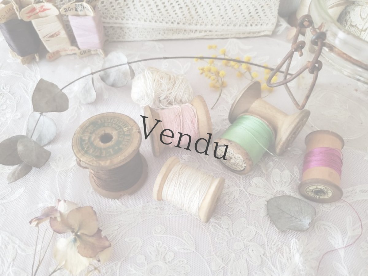 画像4: フランス蚤の市　ガラス瓶入り　木製ボビン糸巻き【送料込み】 (4)