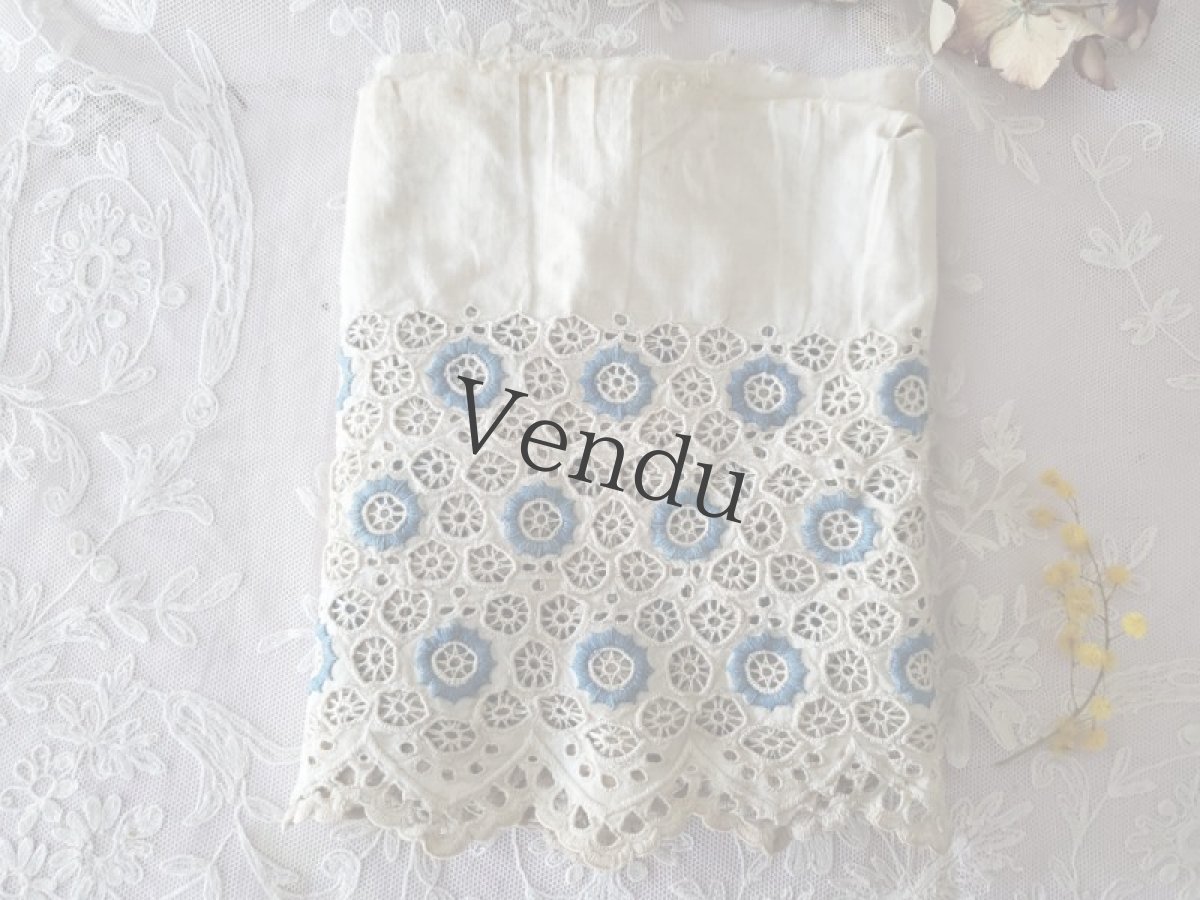 画像4: フランスアンティーク　可愛い刺繍の幅広レース端切れ 100cm (4)