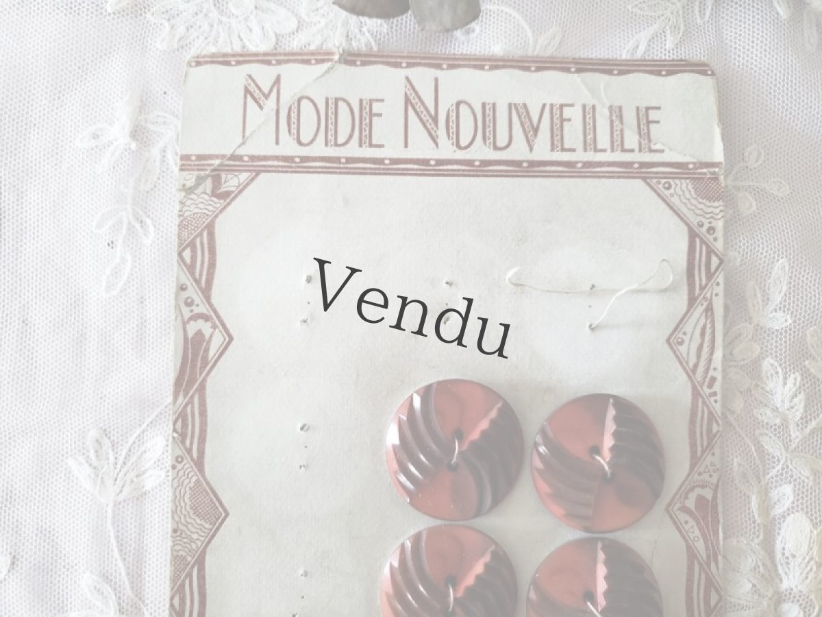 画像2: フランス 1910-30年　アールデコボタンシート  31mm (2)