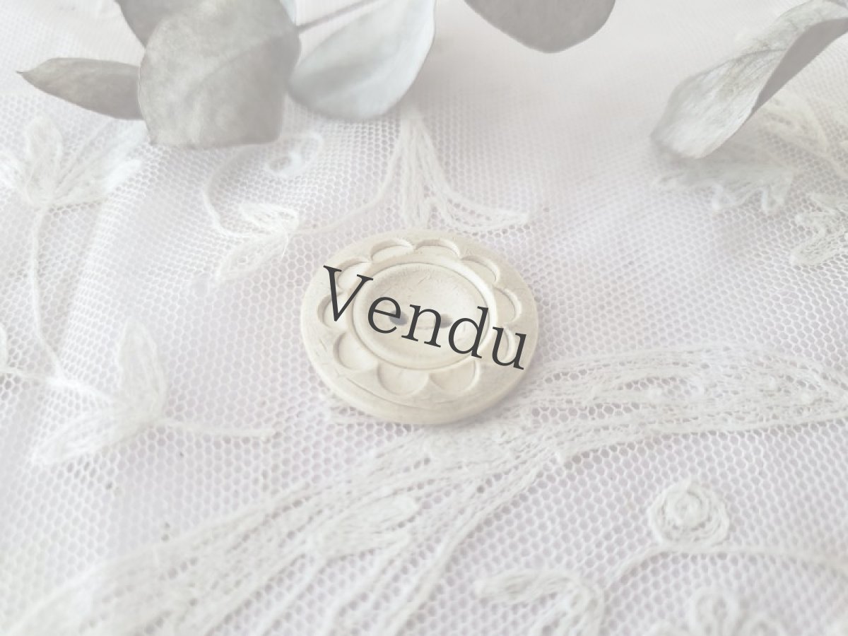 画像2: フランスアンティーク　お花ボタン カゼイン 26mm (2)