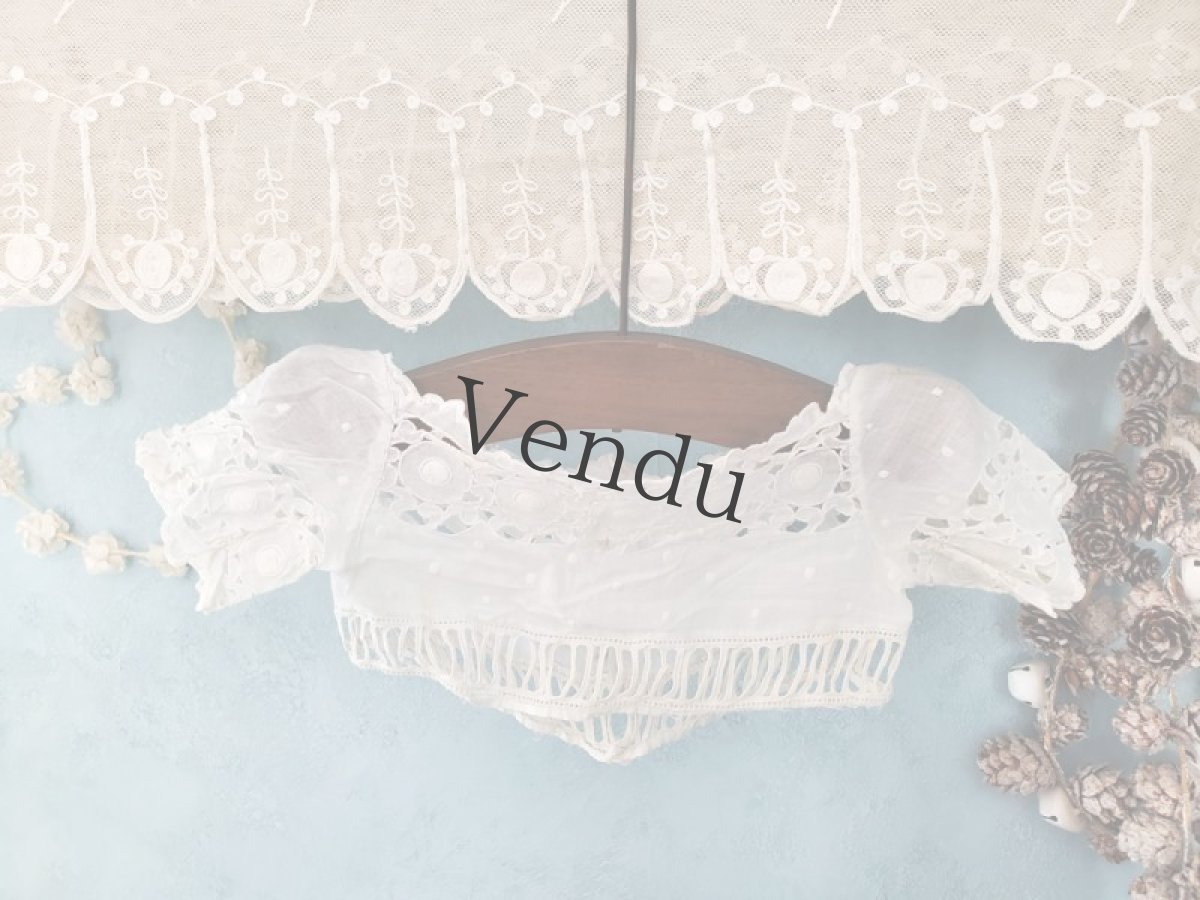 画像10: フランスアンティーク　ショート丈の小さな可愛いブラウス (10)