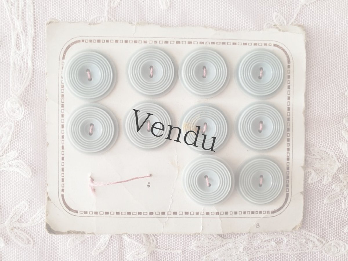 画像2: フランスヴィンテージ　プラスティックボタンシート Bleu passé (2)