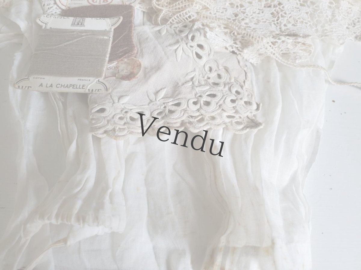 画像5: フランスアンティーク　レースと端切れ、糸巻き貝ボタンのセット (5)