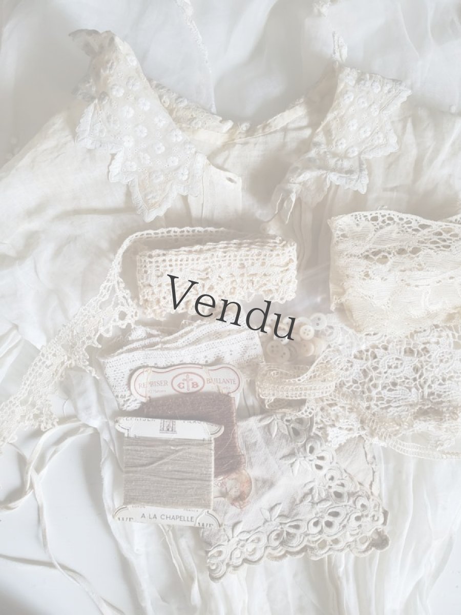 画像8: フランスアンティーク　レースと端切れ、糸巻き貝ボタンのセット (8)