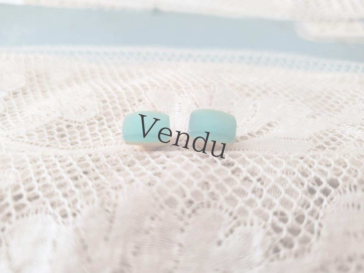 画像2: フランスヴィンテージ　ソーダ色のボタン 9mm 2個セット (2)