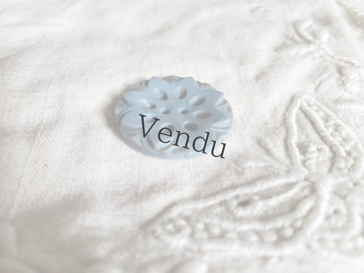 画像2: オランダヴィンテージ　お花型抜きボタン 23mm (2)