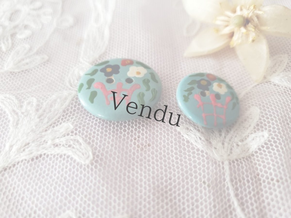 画像4: フランスヴィンテージ　手描きペイント木製ボタン 大小2個セット (4)