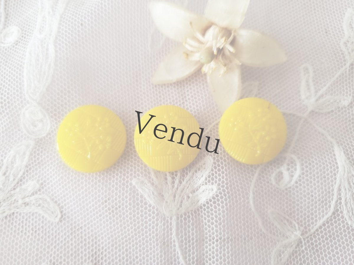 画像4: フランスヴィンテージ　お花型抜きガラスボタン カナリア色 18mm (4)