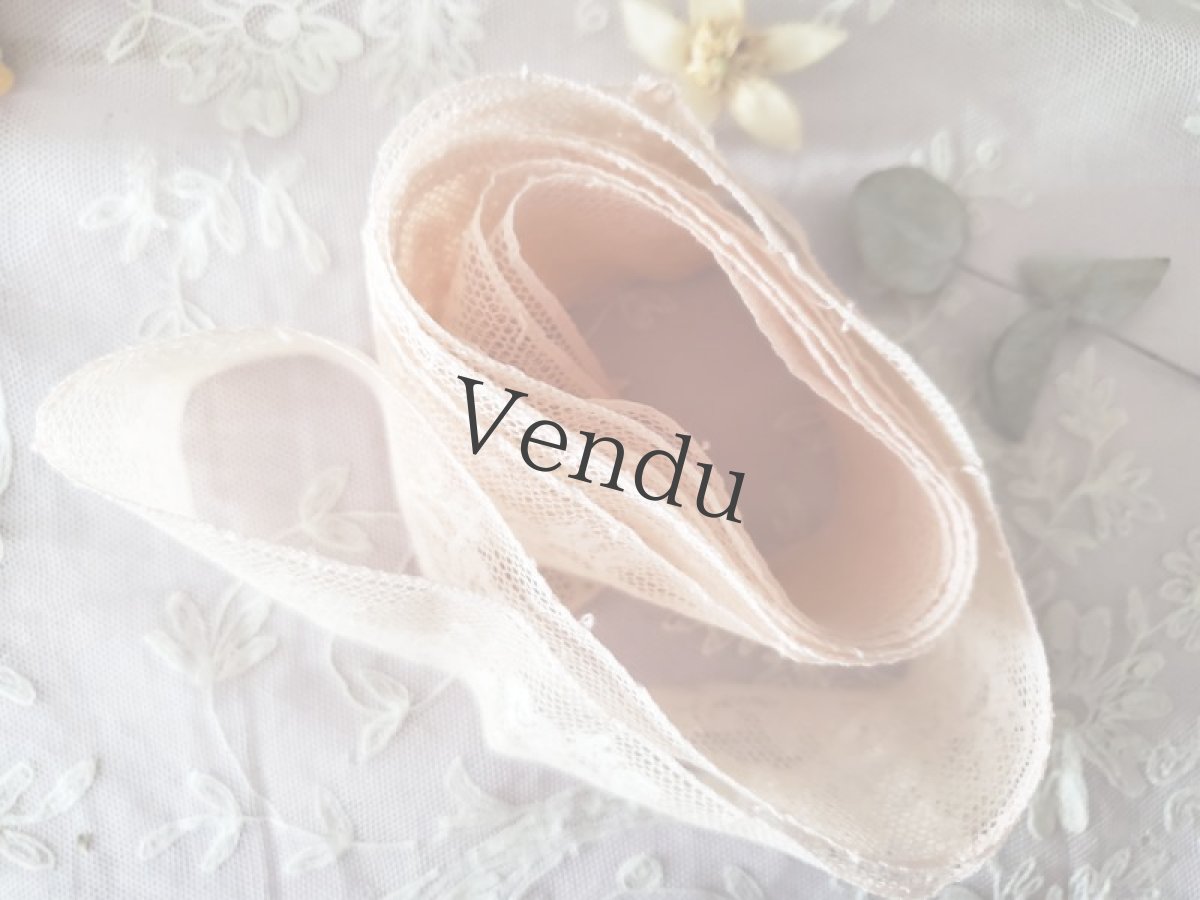 画像4: フランス蚤の市　円状ヴァレンシエンヌレース 淡いピンク 105cm (4)