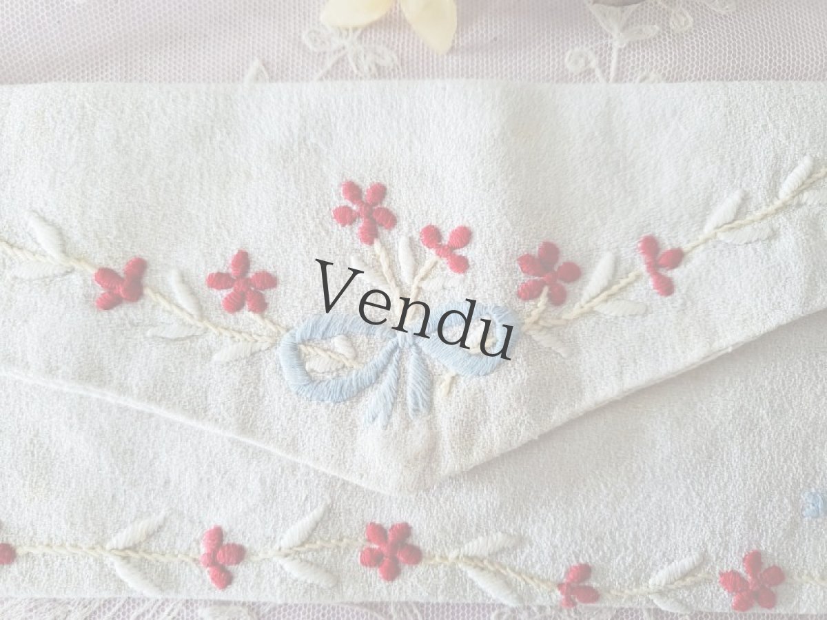 画像2: フランスヴィンテージ　MGイニシャル入り リボンと小花の刺繍 カトラリーケース (2)