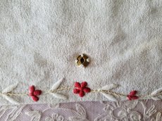 画像7: フランスヴィンテージ　MGイニシャル入り リボンと小花の刺繍 カトラリーケース (7)