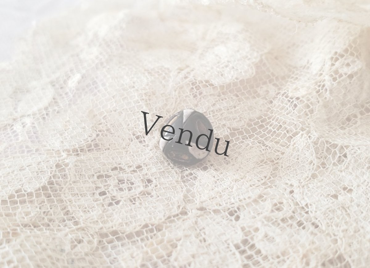 画像2: フランス 1900年代　極小フレンチジェットボタン 着色 9mm (2)