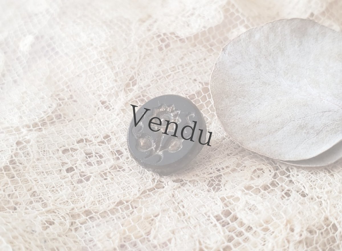 画像2: フランス 1900年代　フレンチジェットボタン お花金彩 11mm (2)