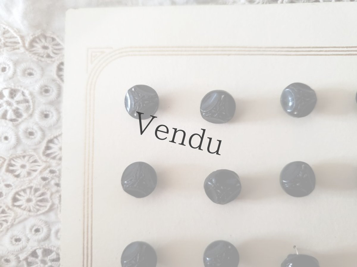 画像2: フランス 19世紀末 極小フレンチジェット ボタンシート9mm (2)