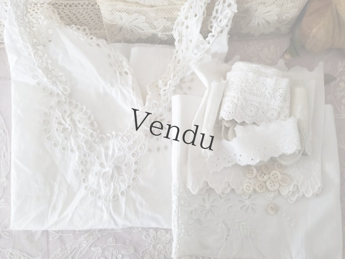 画像10: フランス蚤の市　カットワーク刺繍レースと端切れ、貝ボタンのセット (10)