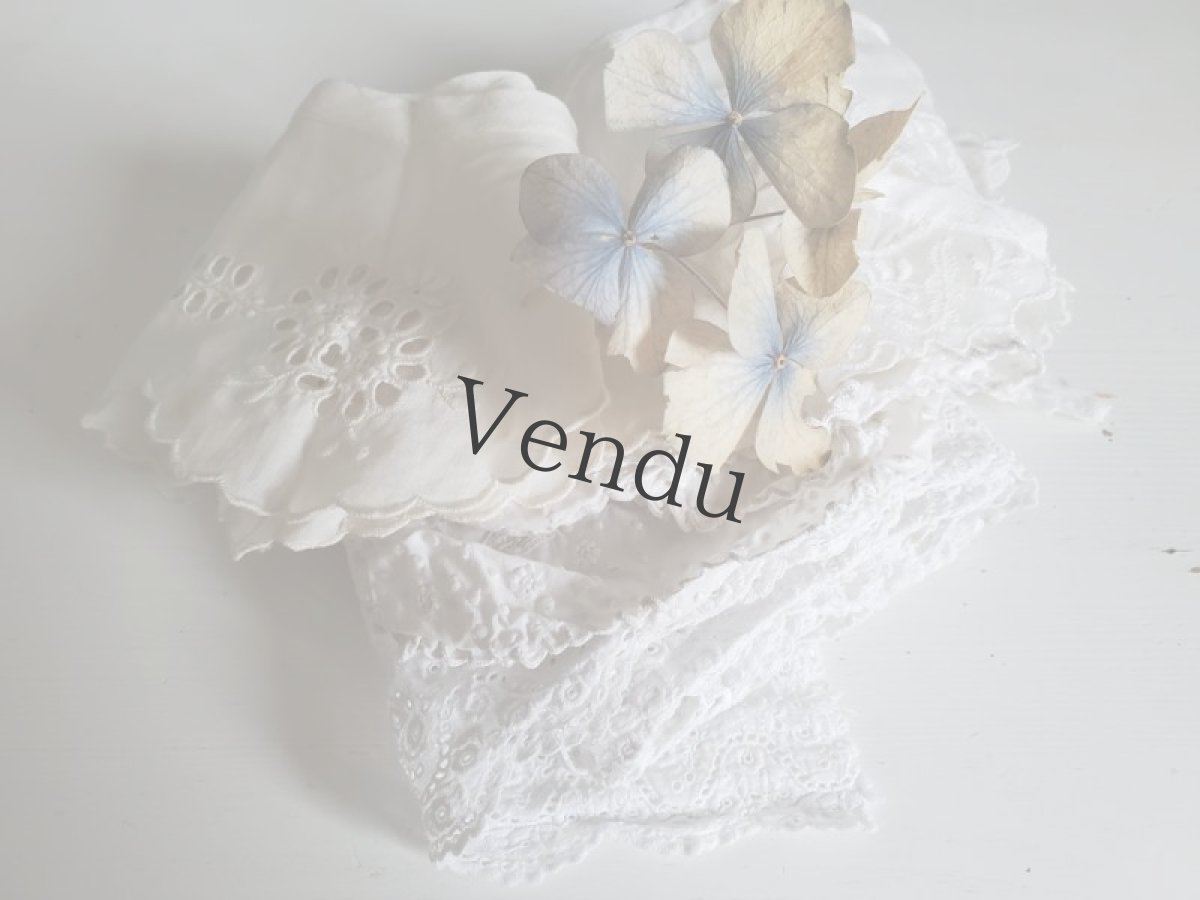 画像7: フランスアンティーク　粒々ドットと小花、アルファべ刺繍　端切れ３枚 (7)