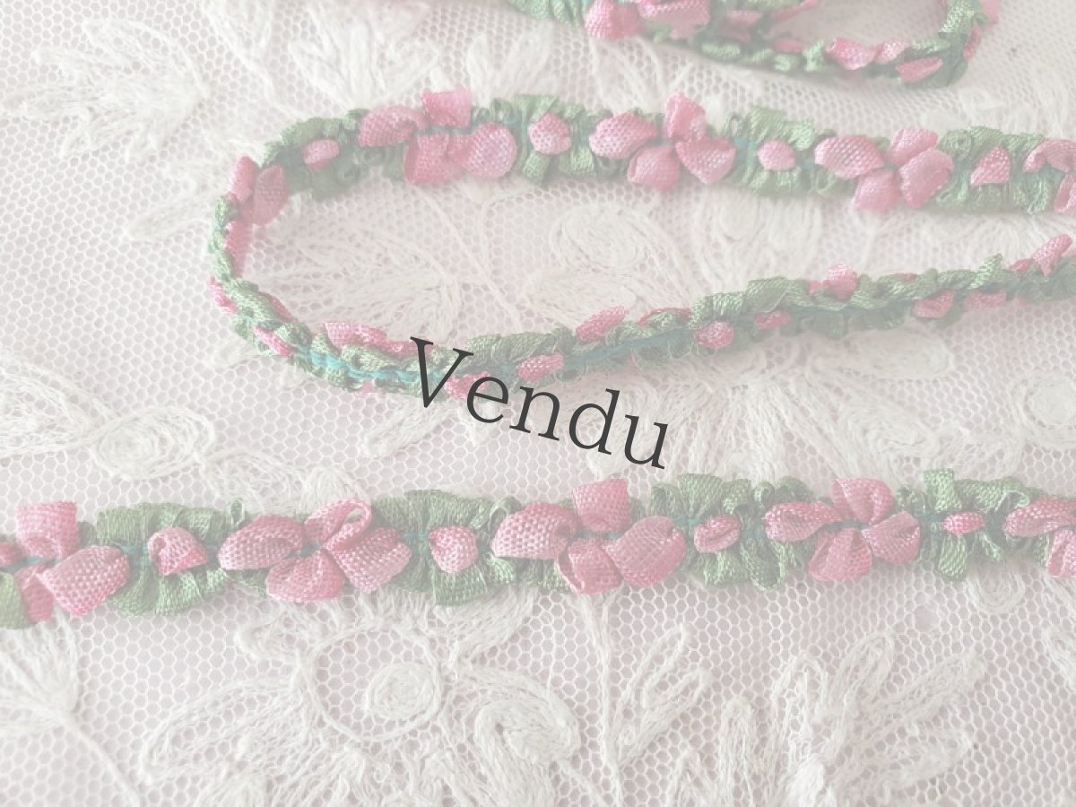 画像2: フランスヴィンテージ　ローズ＆グリーンのロココリボン 20cm〜 (2)