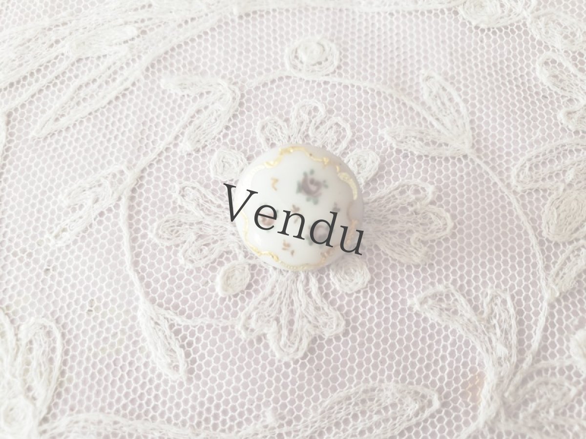 画像2: フランス 20世紀初頭　エマイユボタン 白地にばら 11mm／16mm (2)