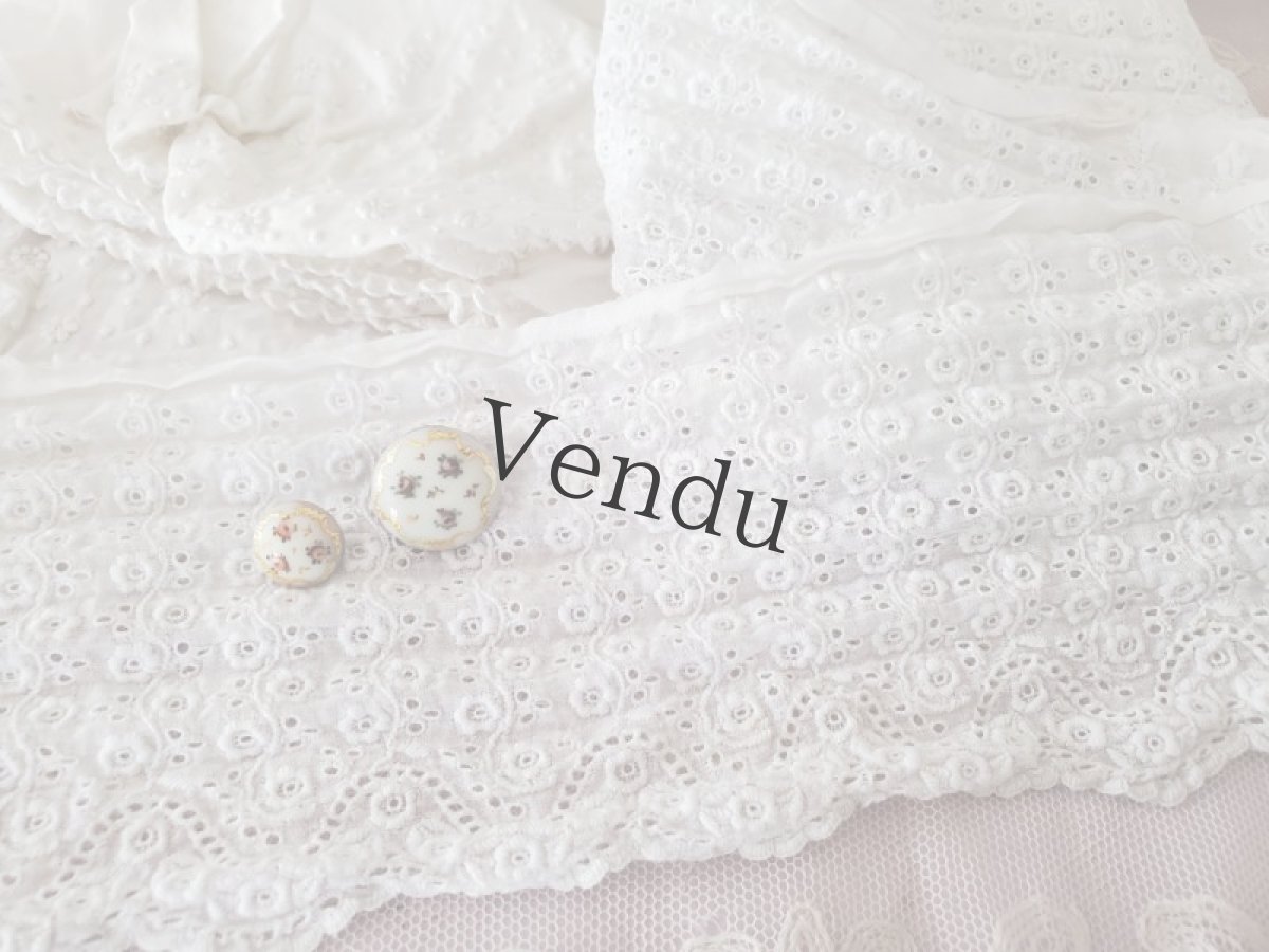 画像8: フランス 20世紀初頭　エマイユボタン 白地にばら 11mm／16mm (8)