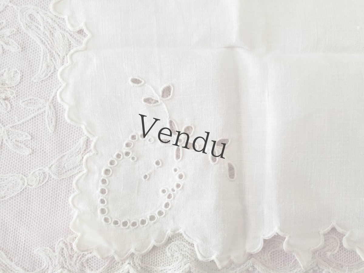 画像2: フランスヴィンテージ　カットワーク刺繍　ハンカチ (2)