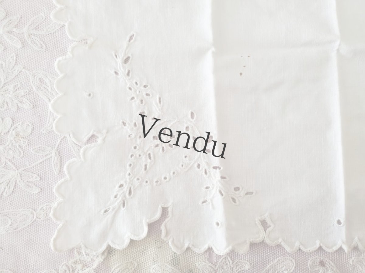 画像2: フランスヴィンテージ　カットワーク刺繍　ハンドメイド　ハンカチ (2)