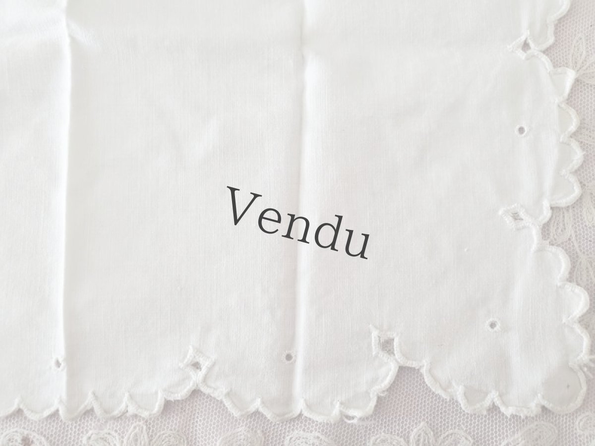 画像4: フランスヴィンテージ　カットワーク刺繍　ハンドメイド　ハンカチ (4)