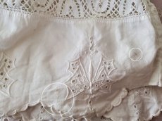 画像10: フランスアンティーク　刺繍スカラップ端切れ 2種類セット (10)