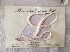 画像1: フランスアンティーク　Plumetis-Express 刺繍イニシャルシート "L" No.10 (1)