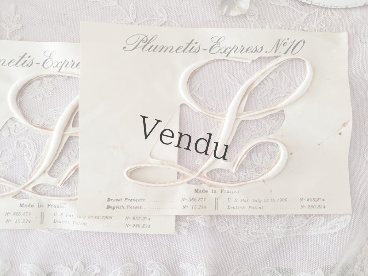 画像4: フランスアンティーク　Plumetis-Express 刺繍イニシャルシート "L" No.10 (4)