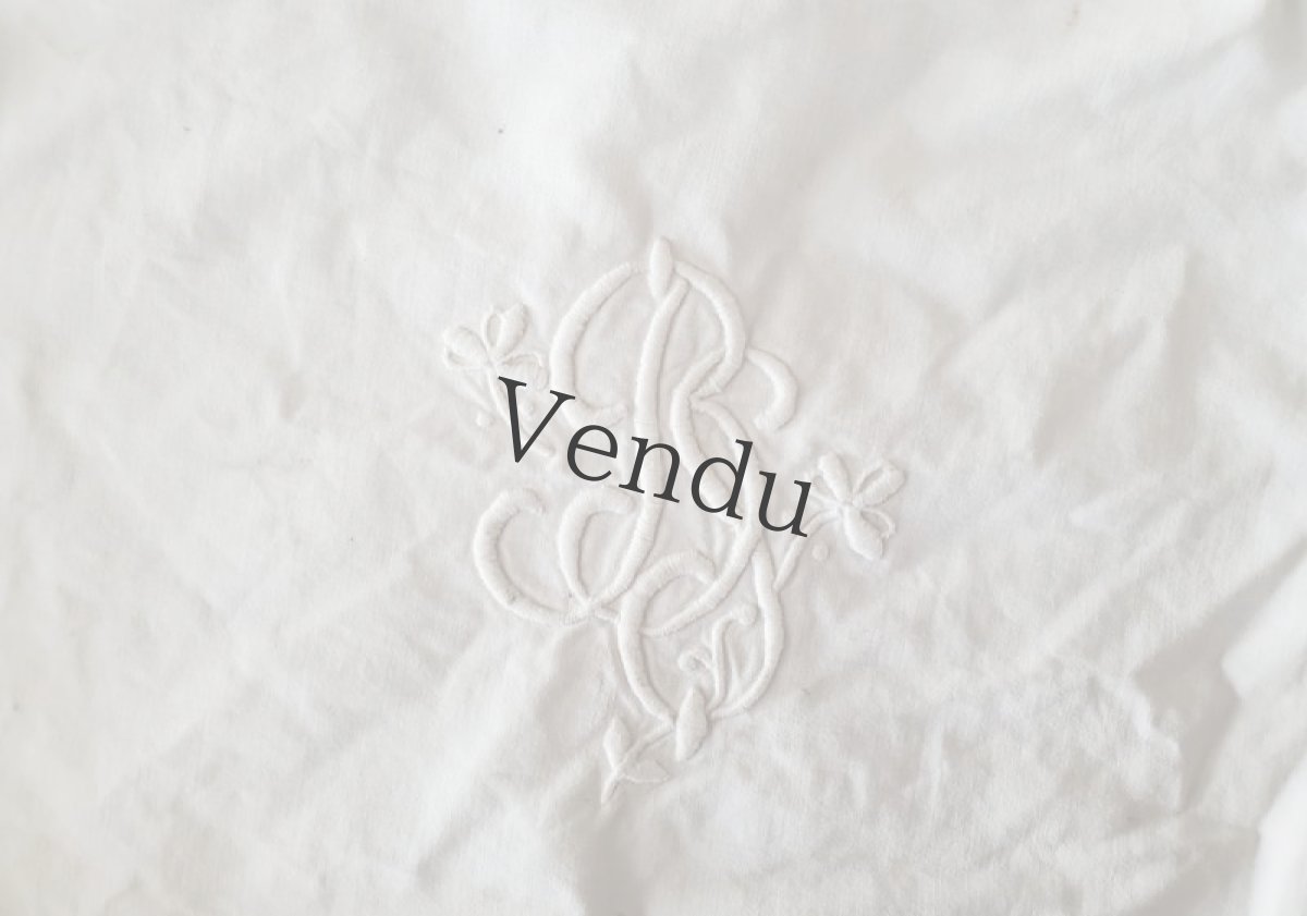 画像3: フランスアンティーク　モノグラム刺繍入り パーツ端切れ (3)