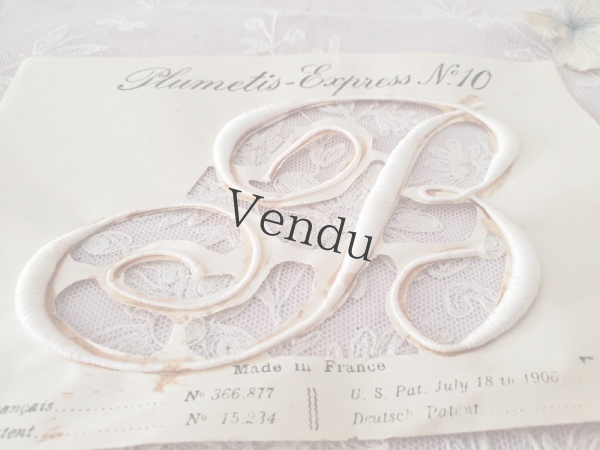 画像2: フランスアンティーク　Plumetis-Express 刺繍イニシャルシート "B" No.10 (2)