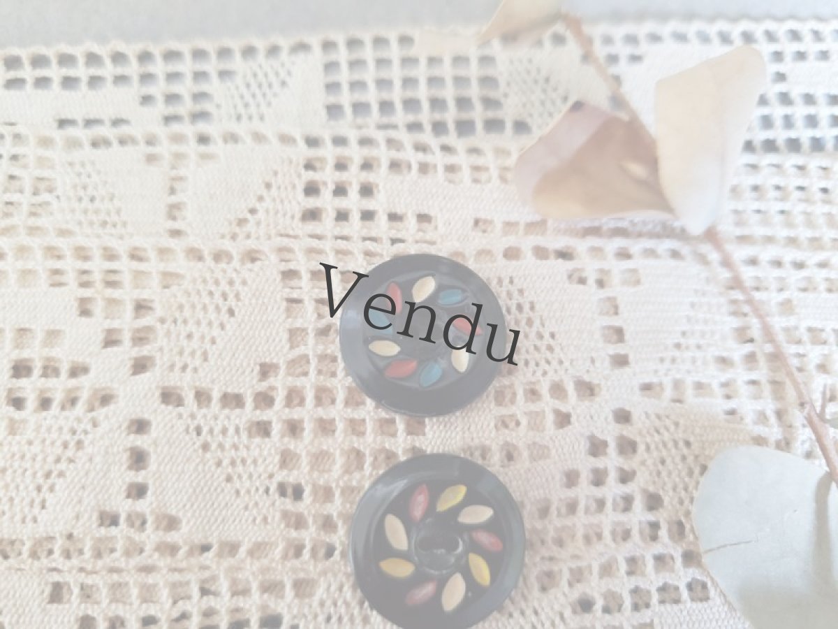 画像2: フランスヴィンテージ　フォークロア調ペイントボタン ２こセット 15mm (2)