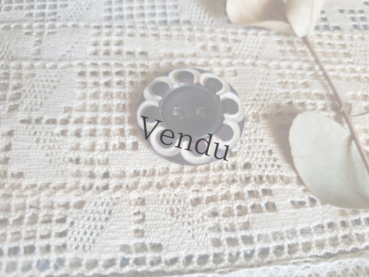 画像2: フランス 1940年代　お花ボタン カゼイン 黒 22mm (2)