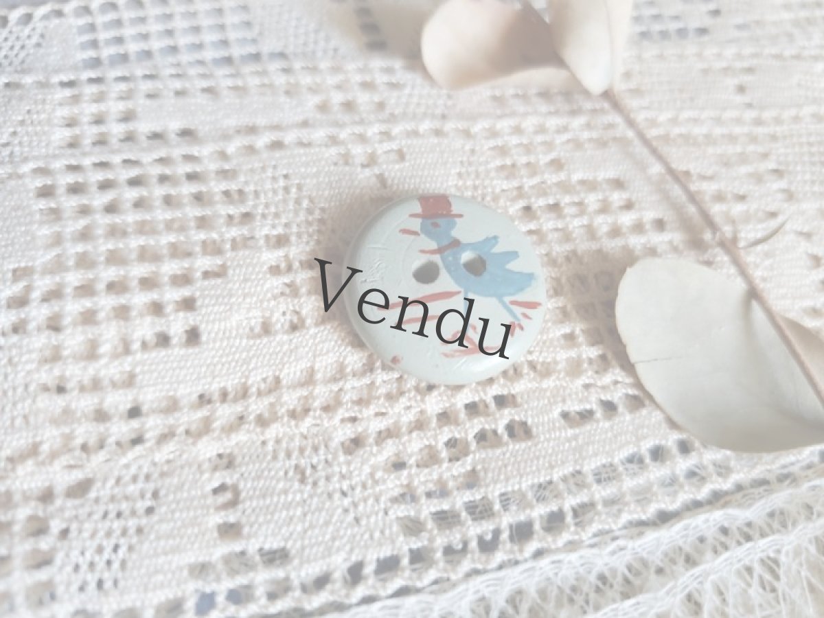 画像2: フランス 1940-50年代　木製ペイントボタン お洒落な鳥さん 18mm (2)