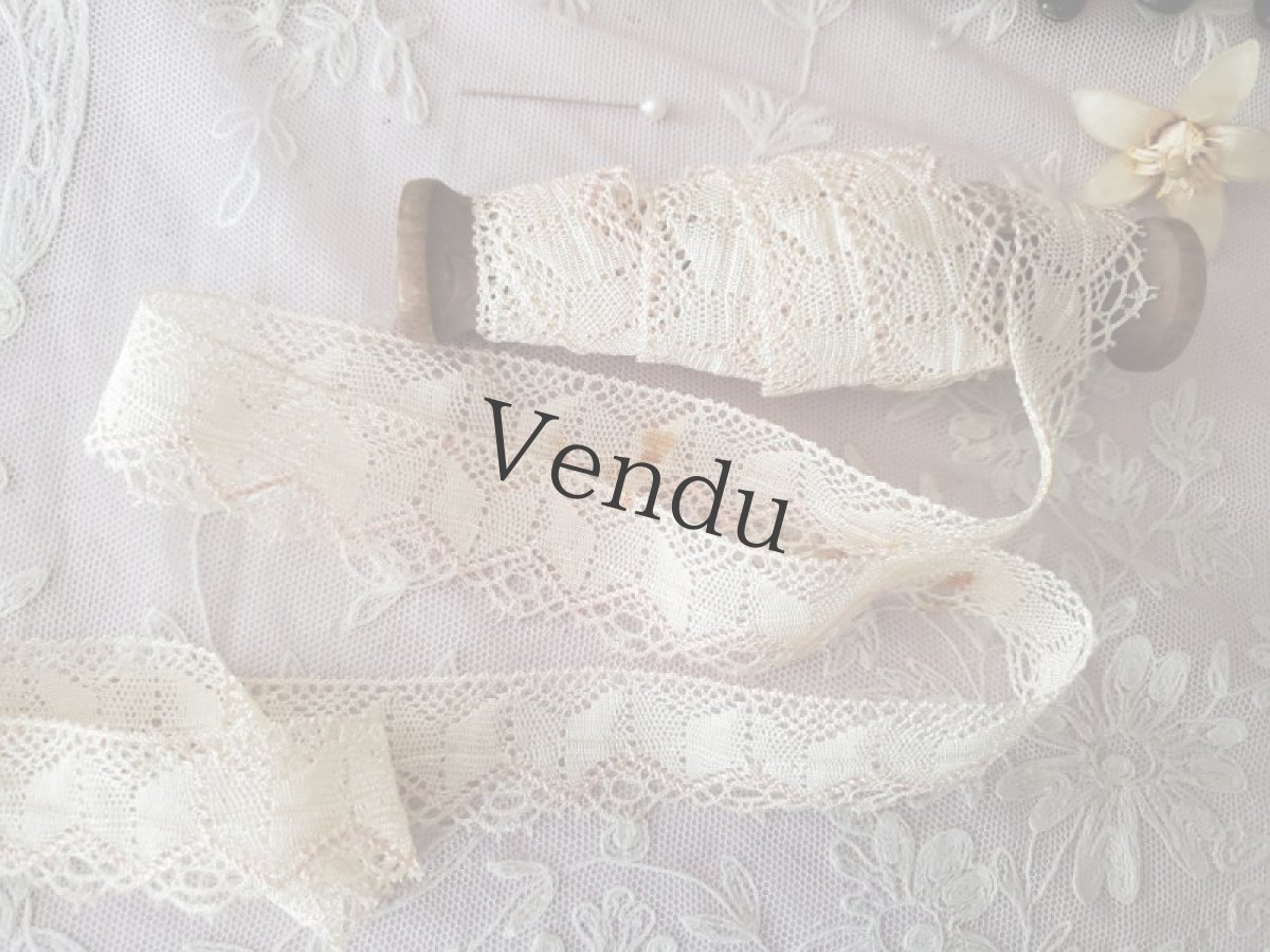 画像2: フランスヴィンテージ　エクリュ×ピンク スカラップレース293cm 木製糸巻き付き (2)