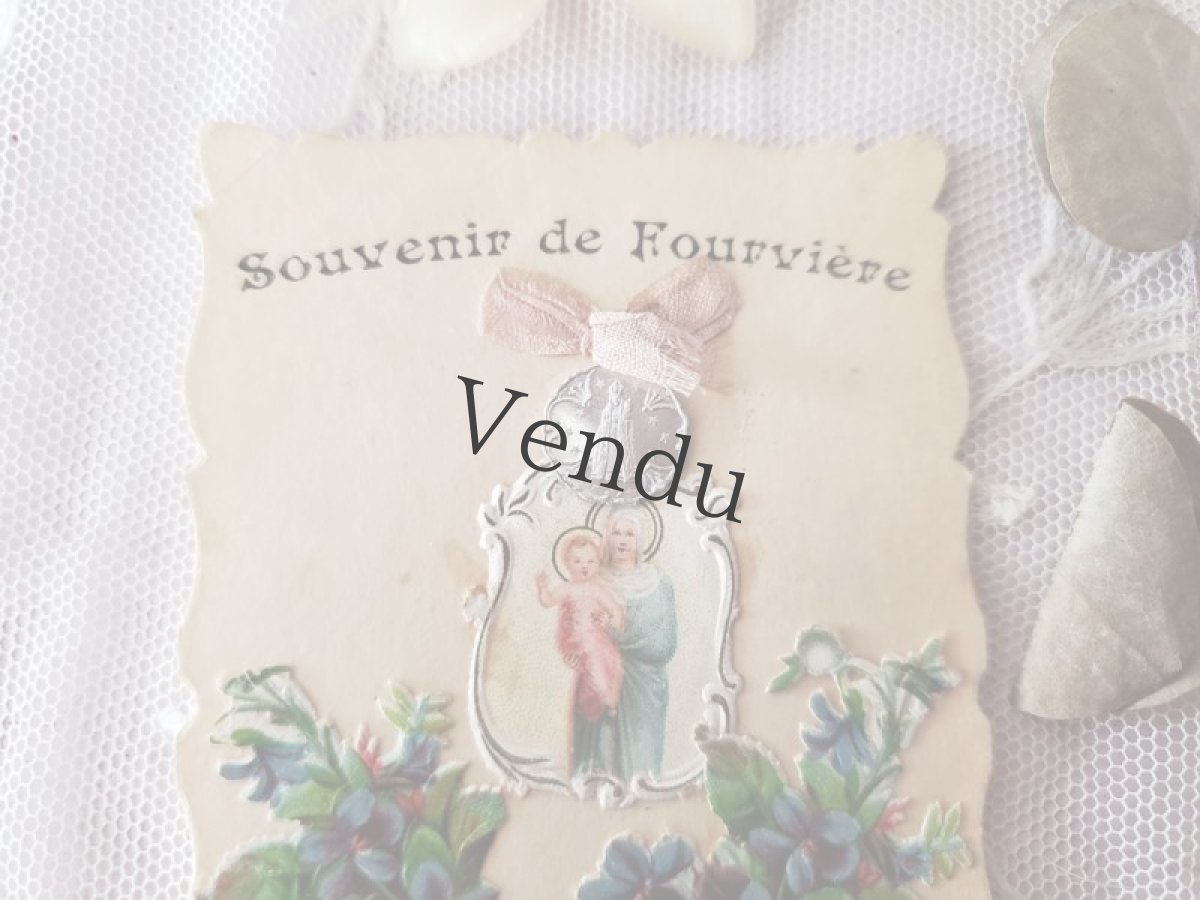 画像2: フランスヴィンテージ　マリア様とジーザス、すみれのホーリーカード　メダイヨン付 (2)