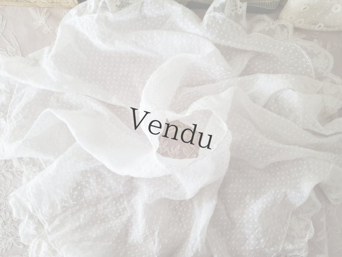 画像2: フランスヴィンテージ　ランプシェード 細かな水玉＋ヴァランシエンヌスカラップレース (2)