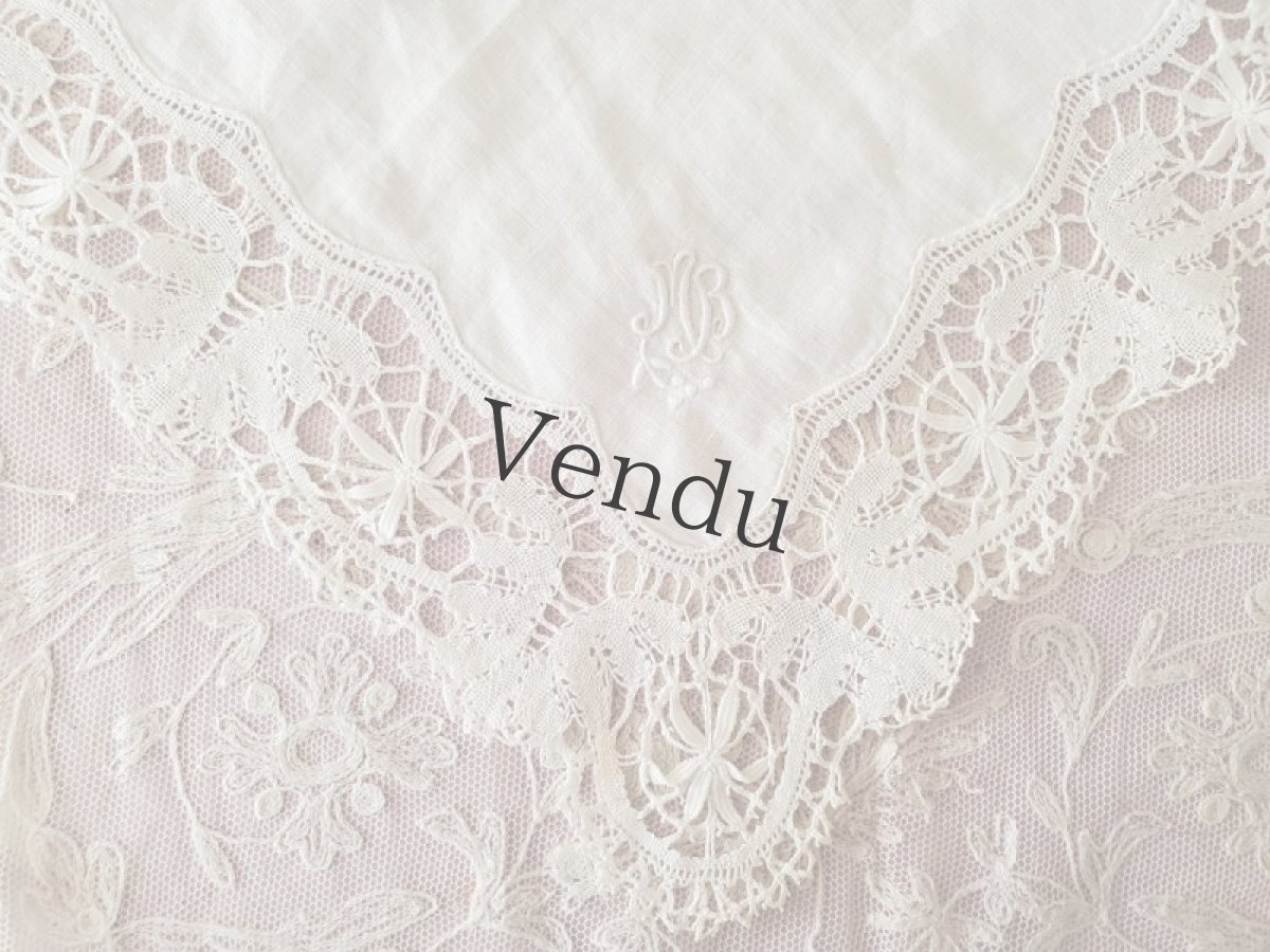 画像2: フランスヴィンテージ　ボビンレース　ハンカチ　イニシャル刺繍入り (2)