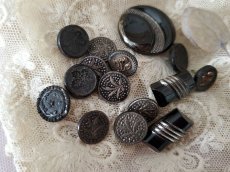 画像6: フランス 19世紀末 フレンチジェットボタン 金彩 つぼみ 13mm (6)